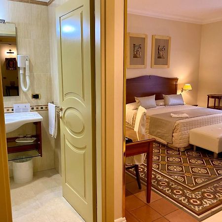 Hotel Akropolis - Museum Hotel Таранто Экстерьер фото
