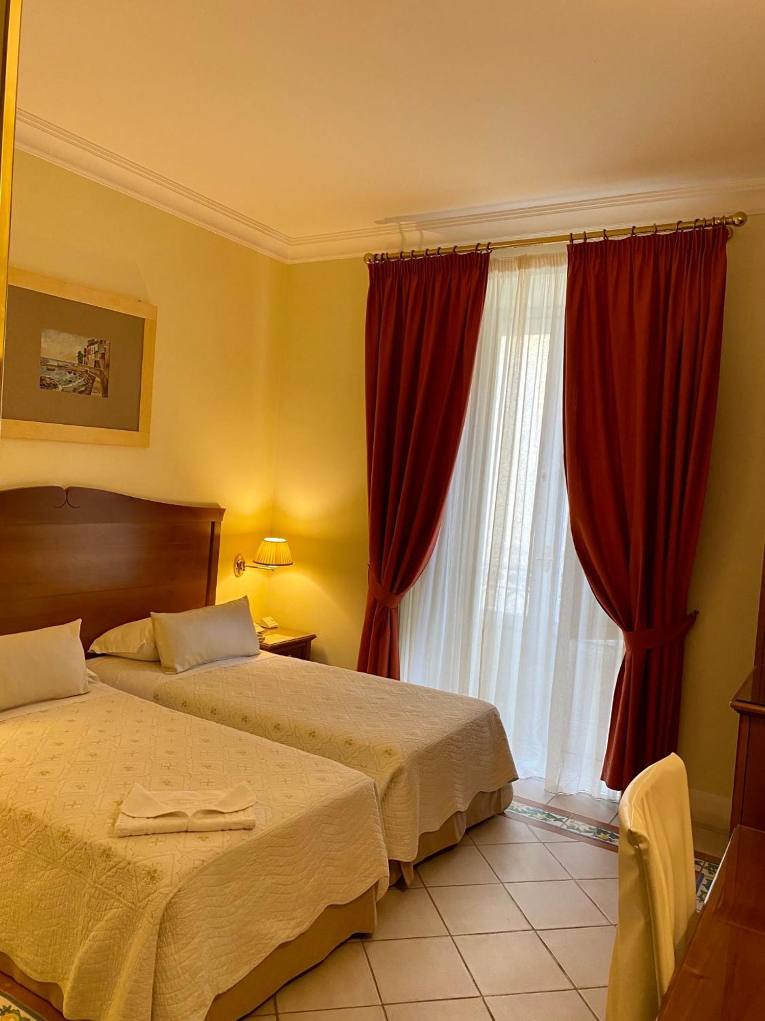 Hotel Akropolis - Museum Hotel Таранто Экстерьер фото