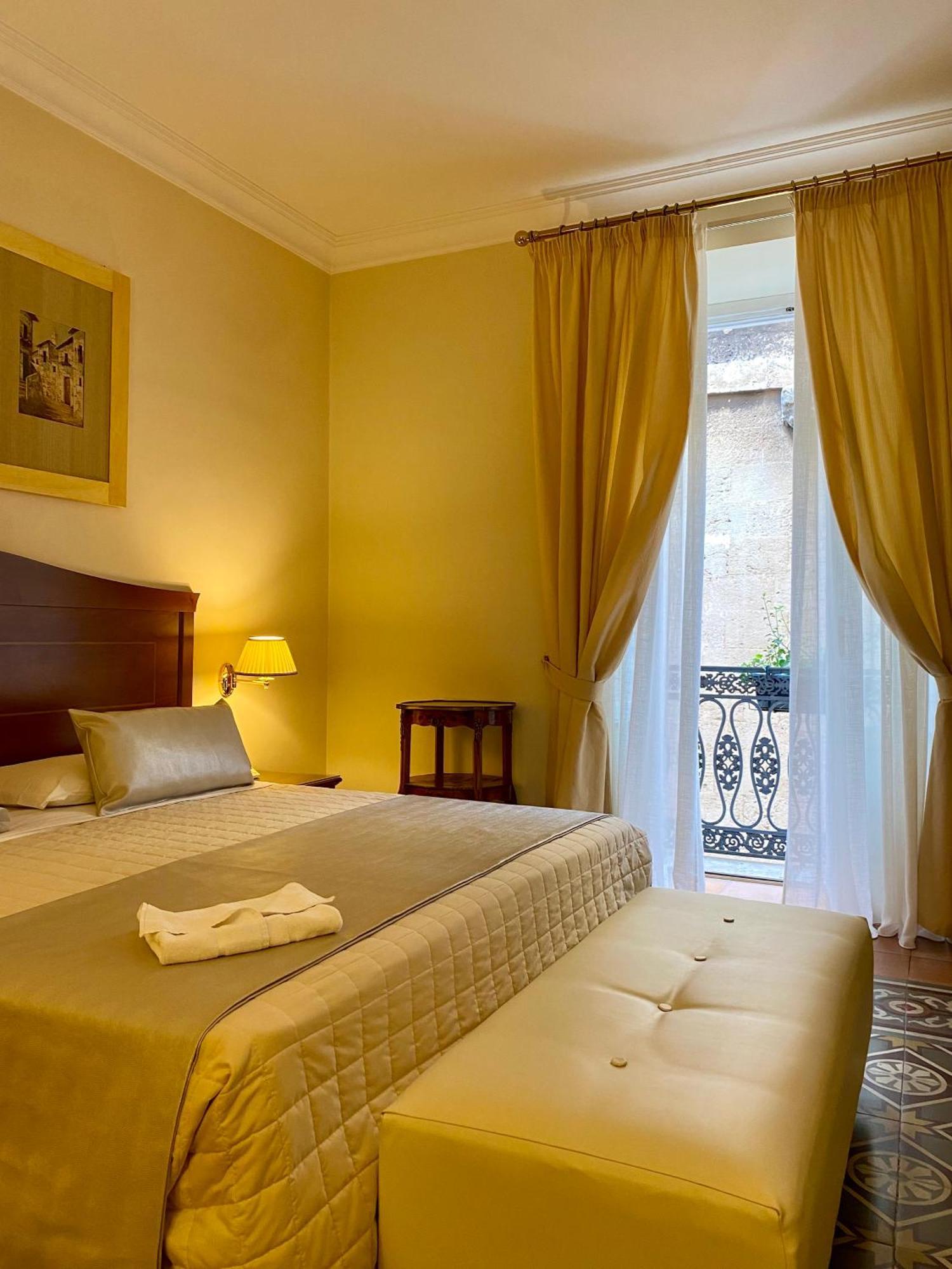 Hotel Akropolis - Museum Hotel Таранто Экстерьер фото
