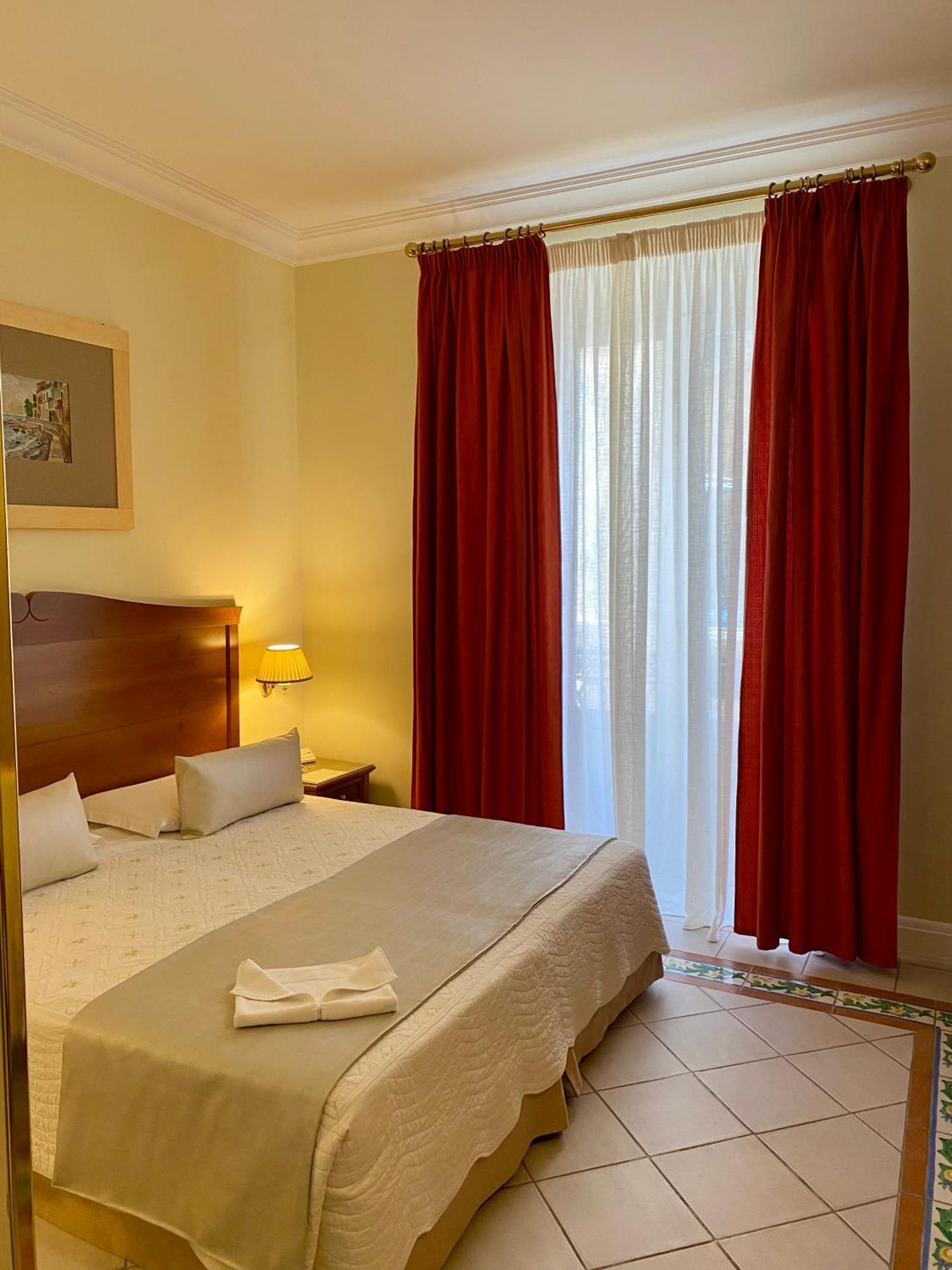 Hotel Akropolis - Museum Hotel Таранто Экстерьер фото