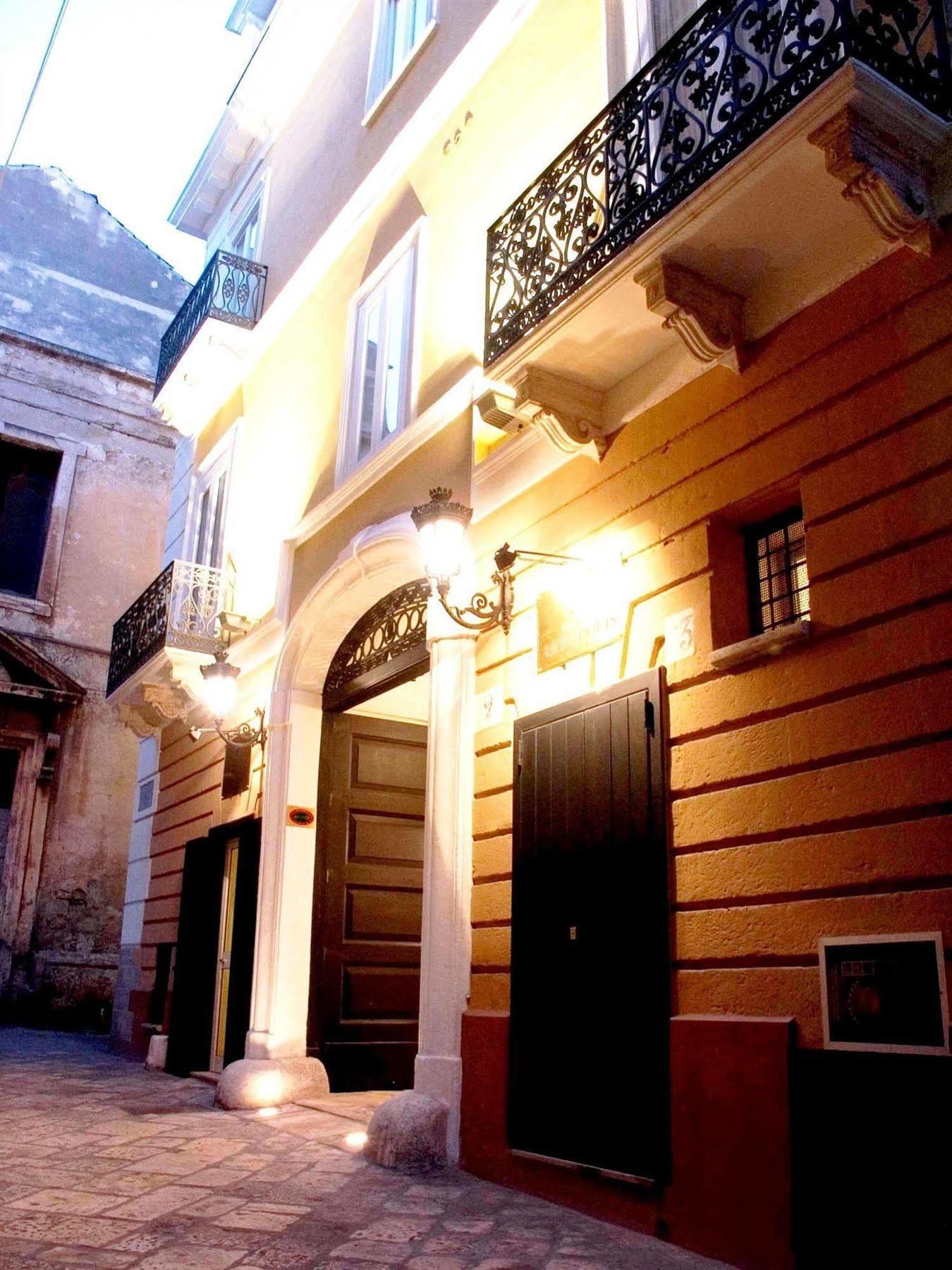 Hotel Akropolis - Museum Hotel Таранто Экстерьер фото